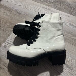Forever21 Stylish White Croc-Embossed Women's Boots